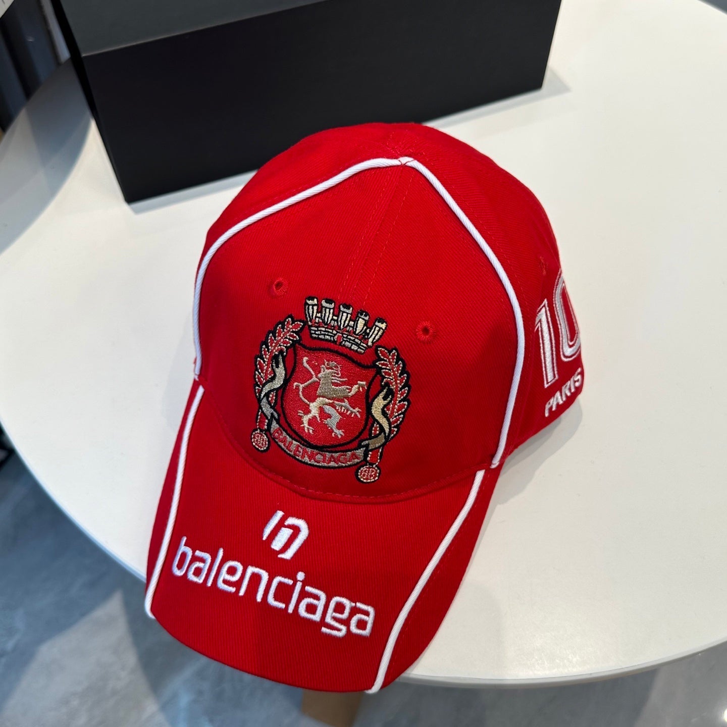 Crest embroidery cotton baseball cap with contrast piping