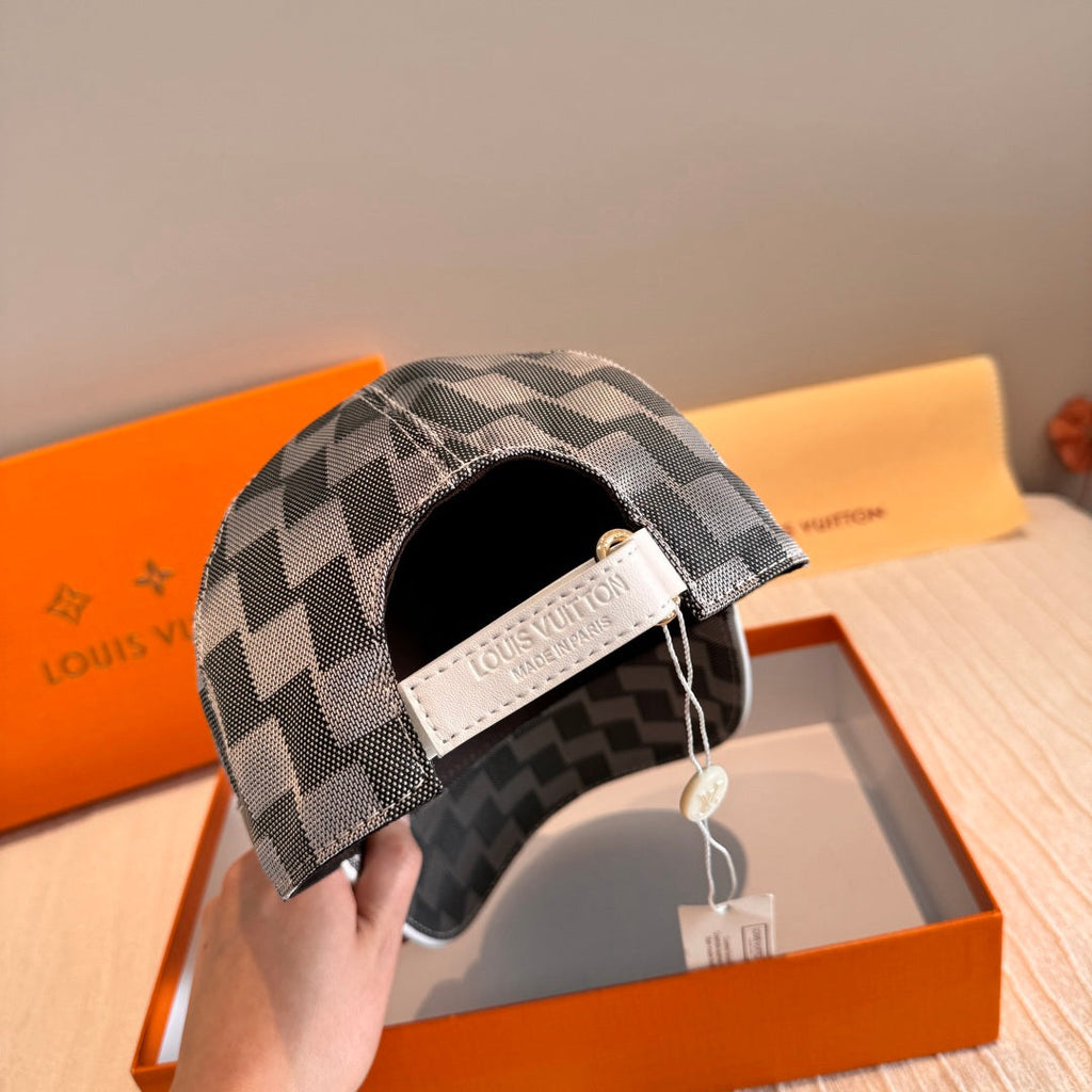 Classic Checkered Baseball Cap - Effortless Chic