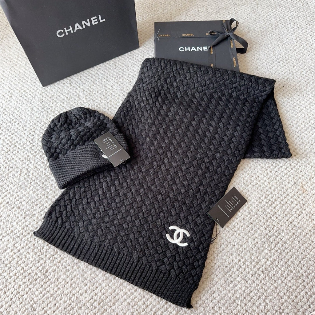 C&C Set of Beanie and Scarf in Black