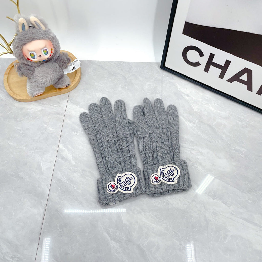 Set of Beanie Glove Scarf