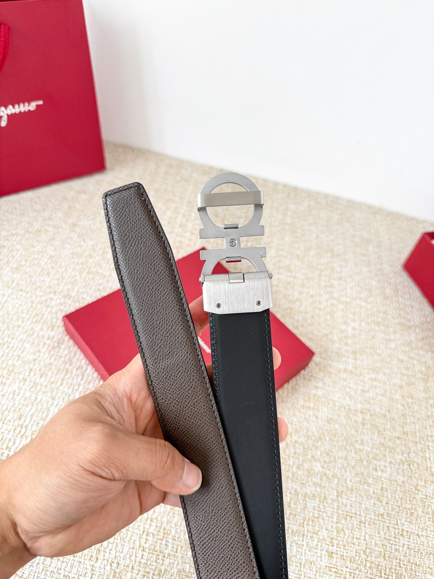 Luxurious Minimalist Leather Belt