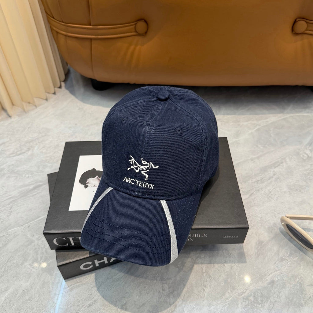 Minimalist Unisex Baseball Cap with Dust Bag