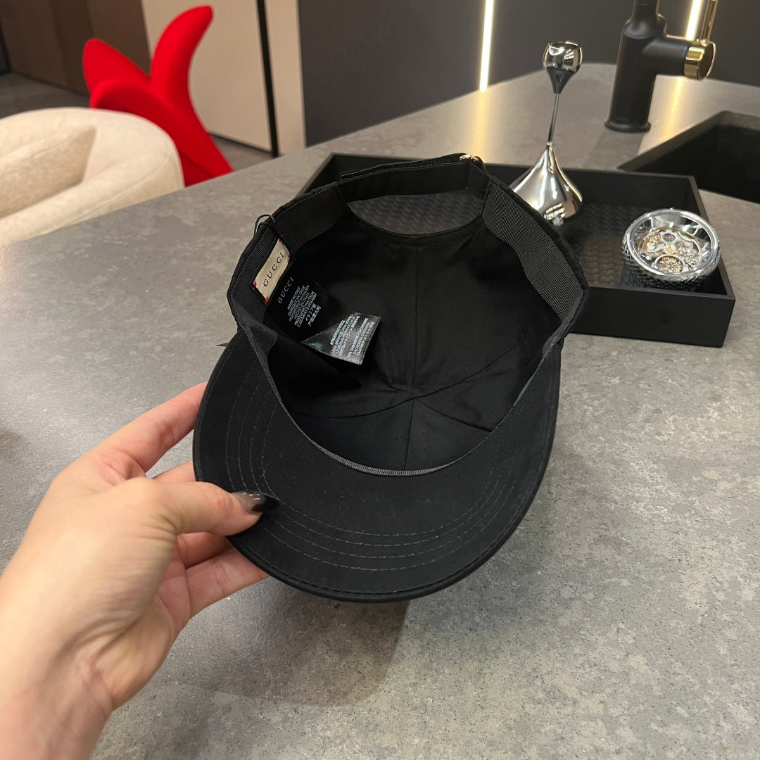 Minimalist Black Baseball Cap for Effortless Style