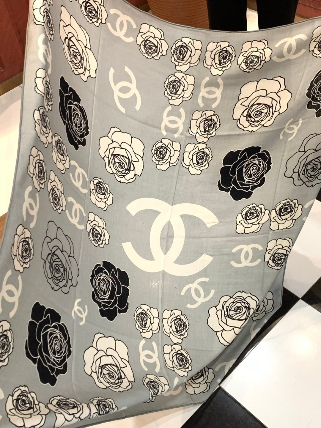 CHANEL 25S SCARF 140 CM IN CASHMERE AND SILK 943334