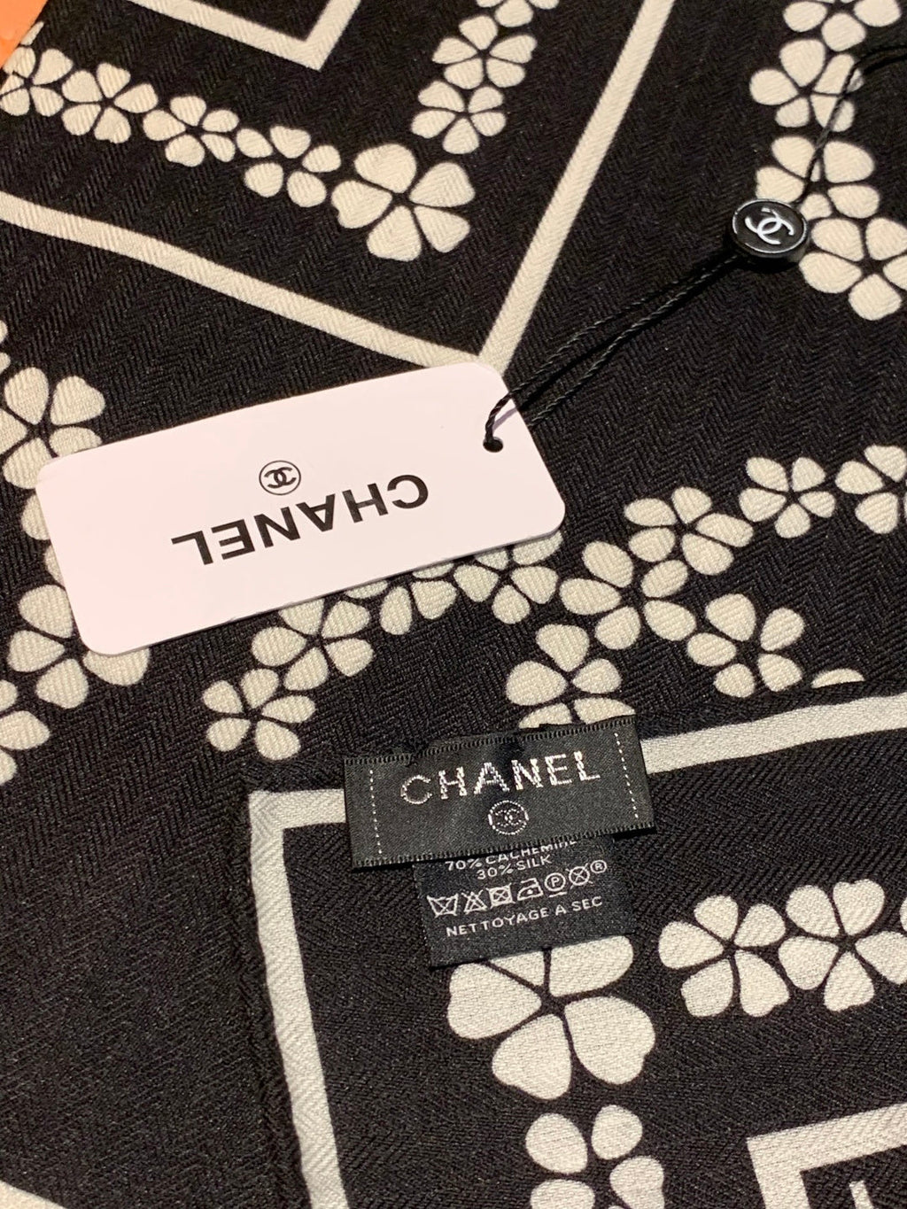 CHANEL 25S SCARF 135 CM IN CASHMERE SILK 943686