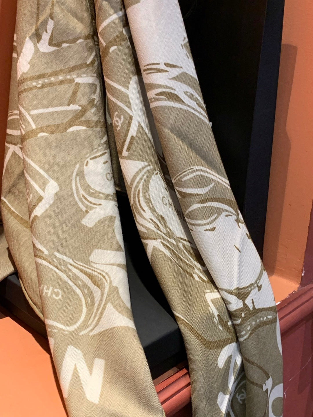 CHANEL 25S SCARF 135 IN CASHMERE 991696