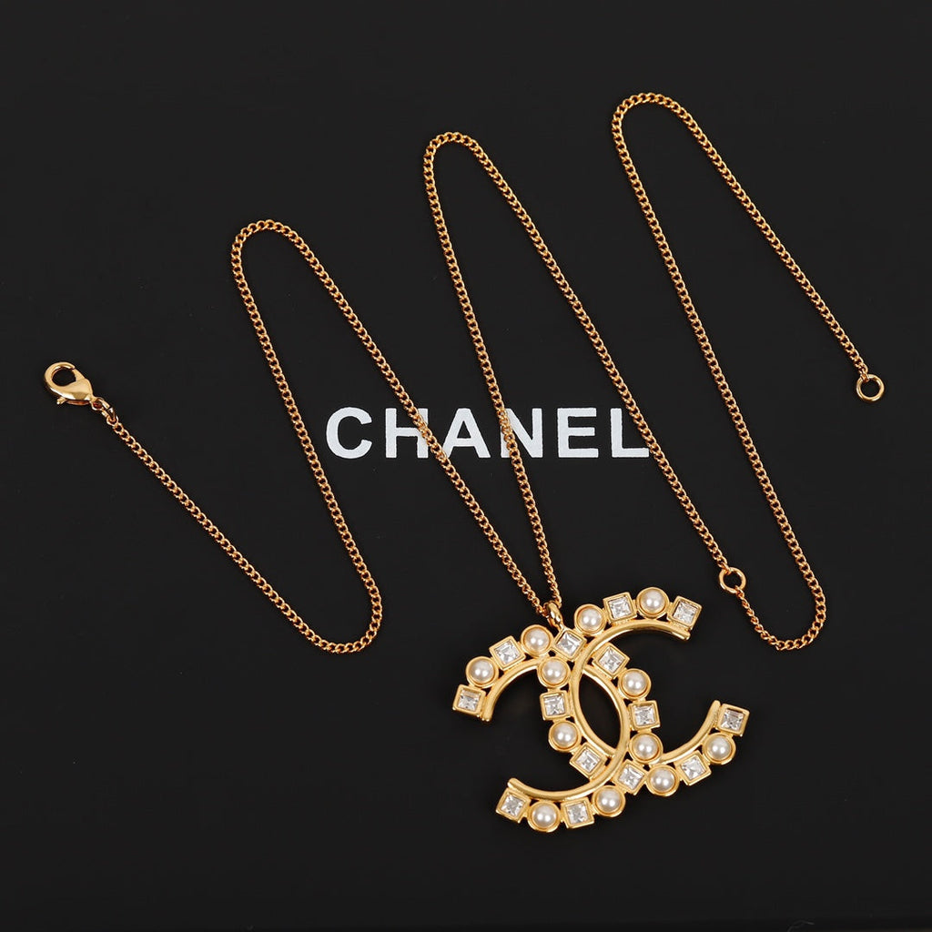 18K  Chanel Vintage Necklace