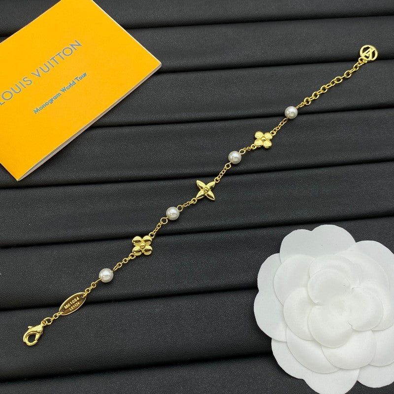 18K Louis Vuitton Blossom Pearl Bracelet