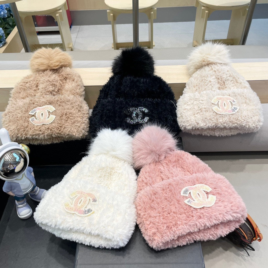 CHANEL BEANIE HAT IN WHITE CREAM SOLF FLEECE 419711