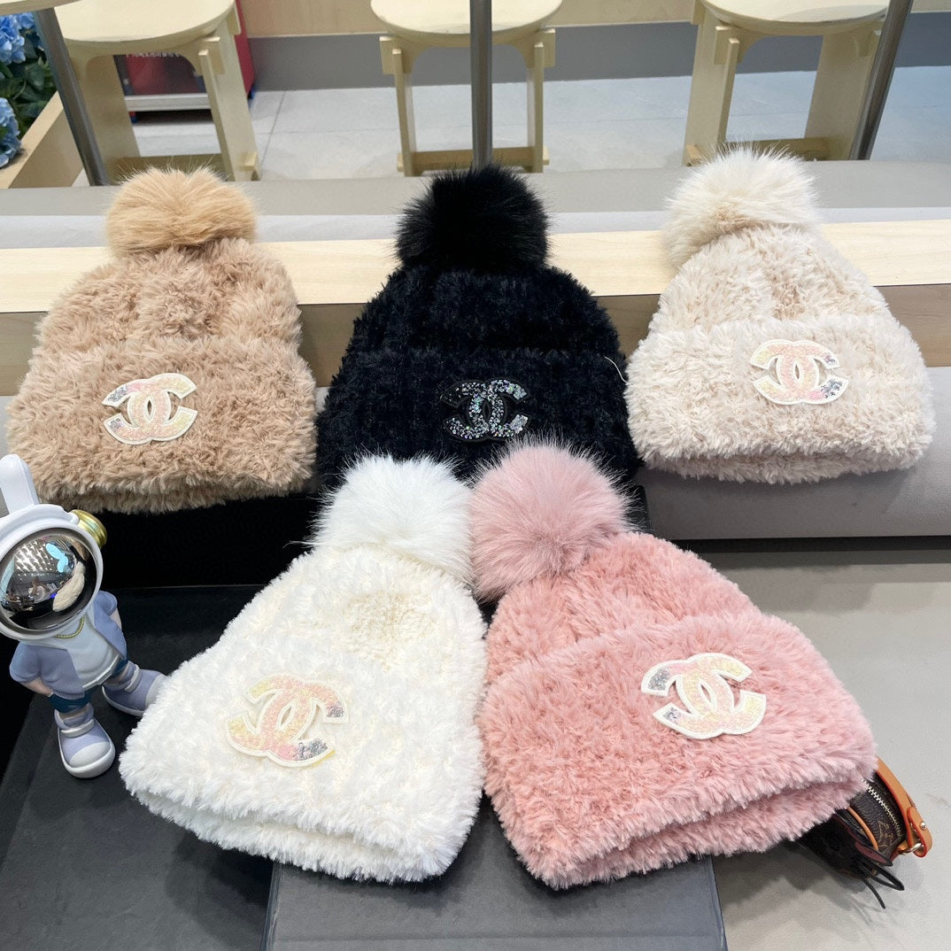 CHANEL BEANIE HAT IN WHITE SOLF FLEECE 419714