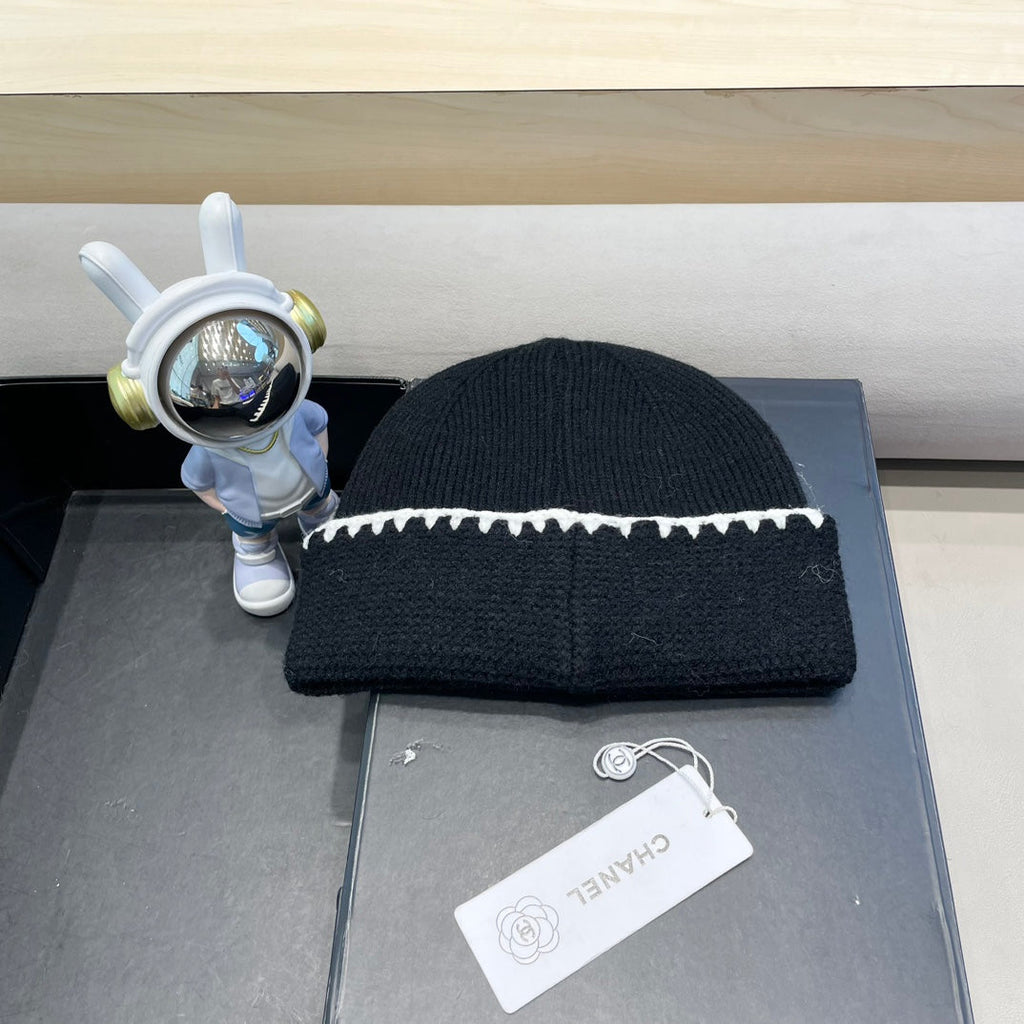 CHANEL KNIT HAT IN BLACK WOOL 424303