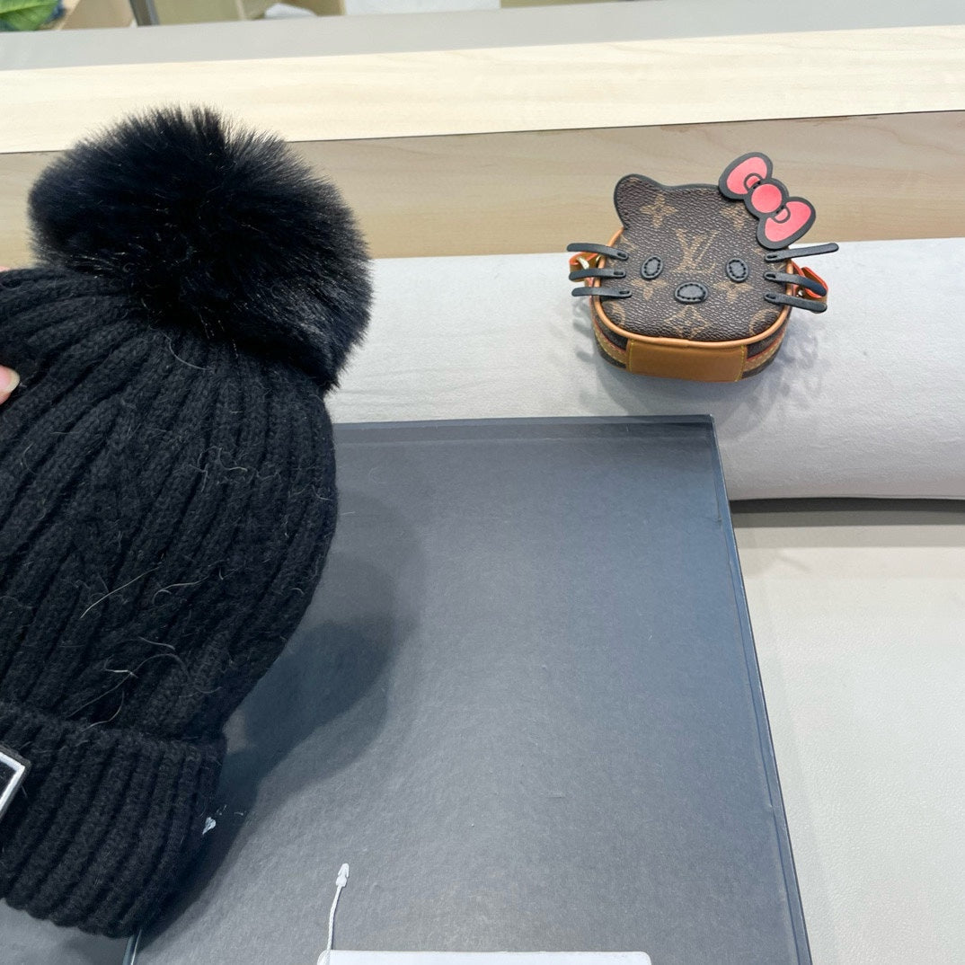 CHANEL BEANIE HAT IN BLACK WOOL 422174