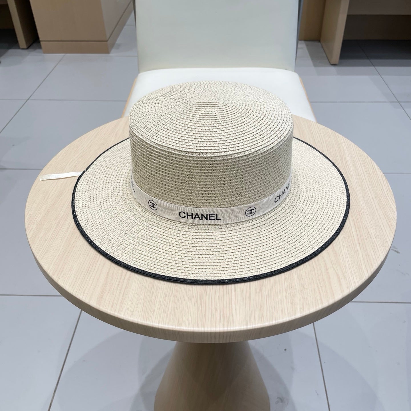 CHANEL FLAT STRAW HAT IVORY 672723