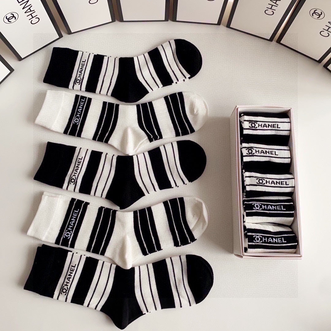CHANEL CREW SOCKS 423832 (1 BOX)