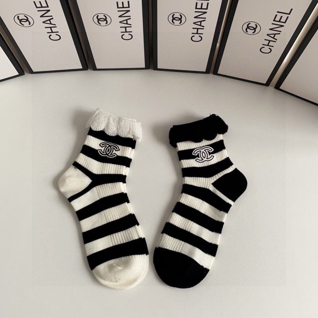 CHANEL CREW SOCKS 425664 ( 1 BOX )