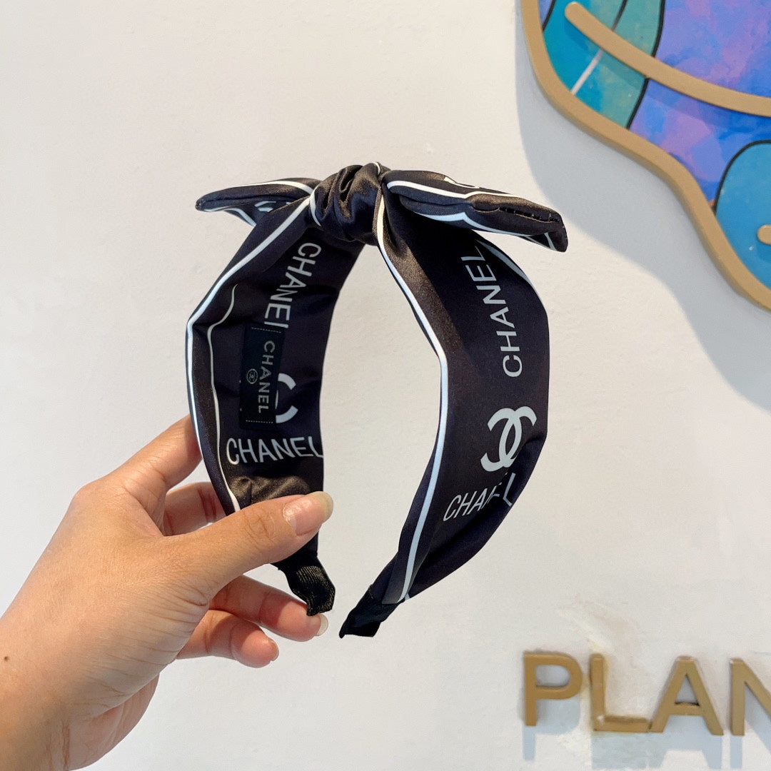 CHANEL BLACK MIX WHITE SILK HAIRBAND 358257