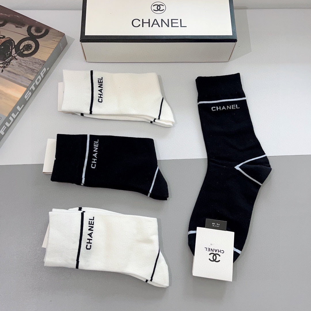 CHANEL CREW SOCKS 425625 ( 1 BOX )