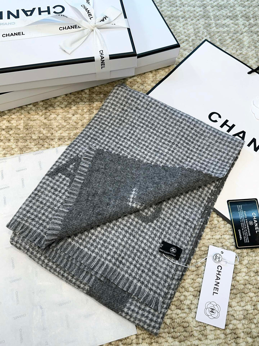 CHANEL HOUNDSTOOTH SCARF 185 CM IN SHADOW GRAY CASHMERE 393122