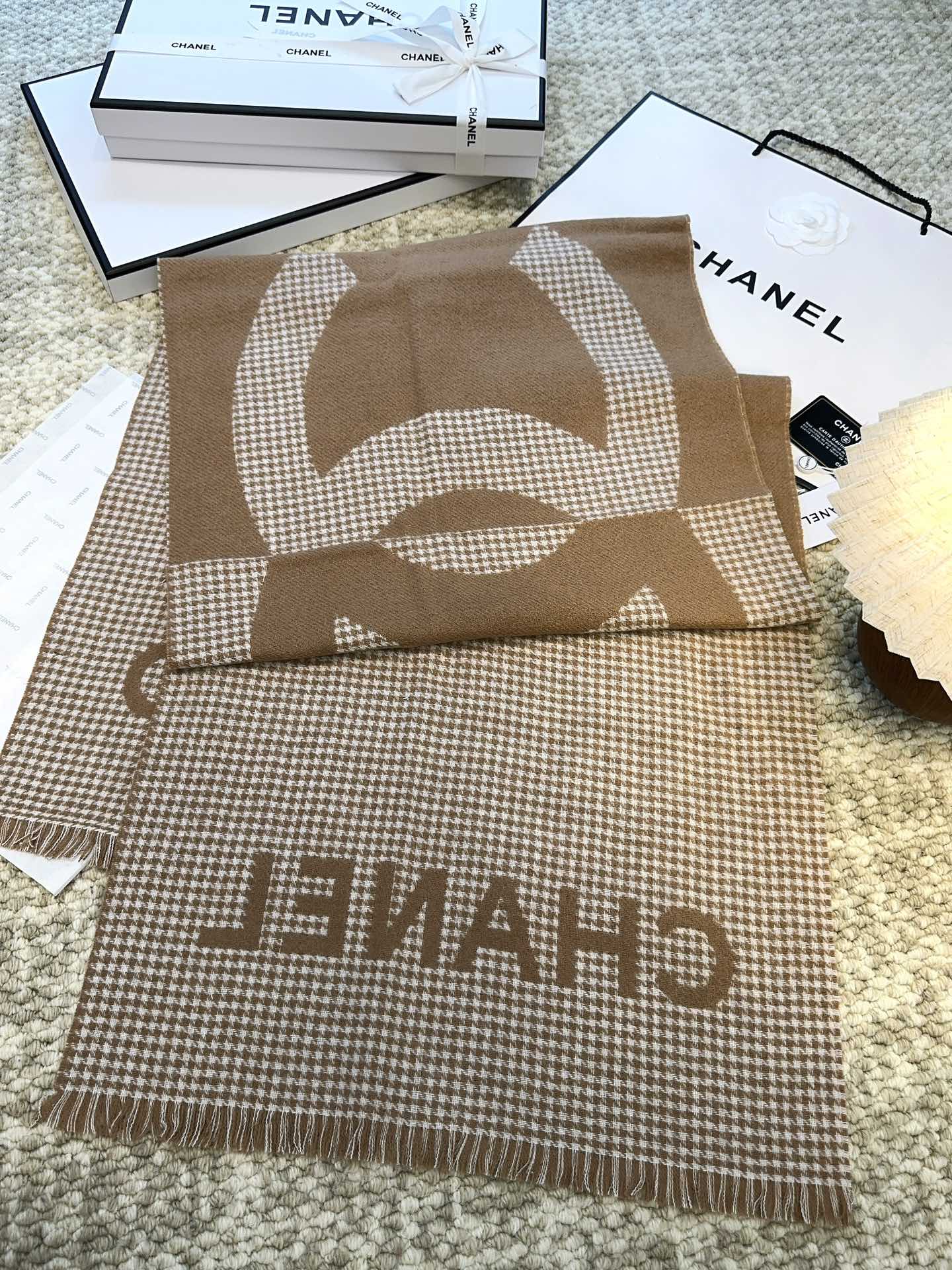 CHANEL HOUNDSTOOTH SCARF 185 CM IN CAMEL BROWN CASHMERE 393124