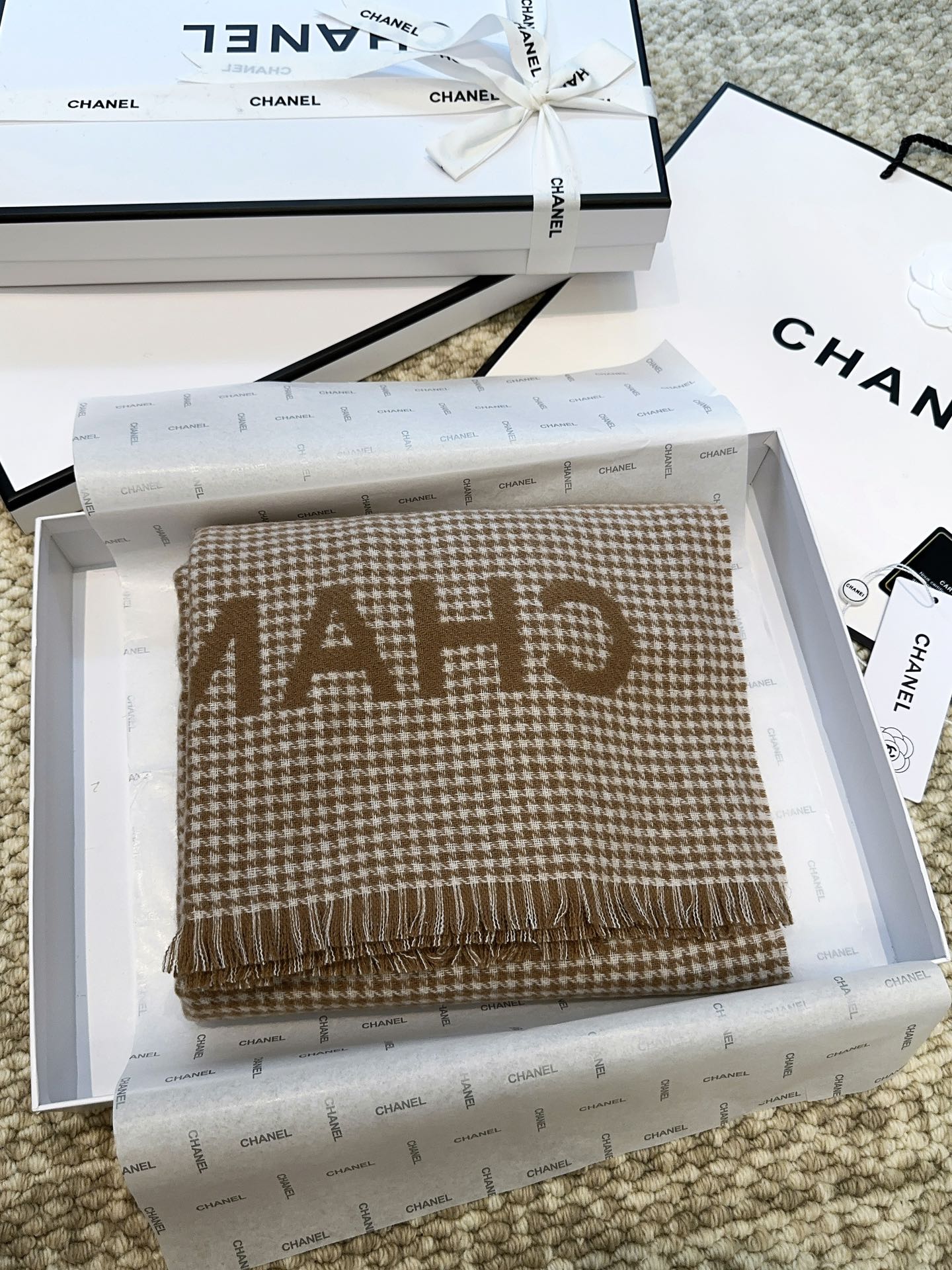 CHANEL HOUNDSTOOTH SCARF 185 CM IN CAMEL BROWN CASHMERE 393124