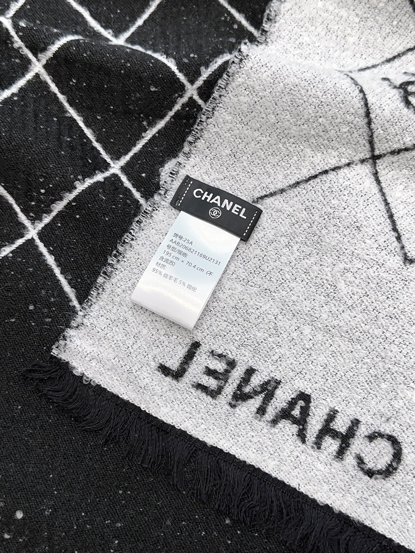 CHANEL 25S SCARF 195 CM IN CASHMERE 942782