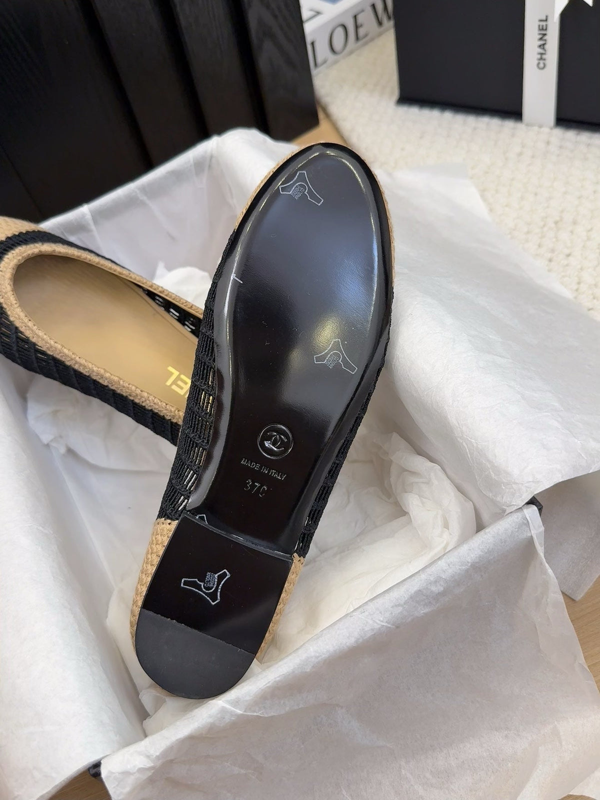 CHANEL 25 Ballet Flat Beige Black Raffia