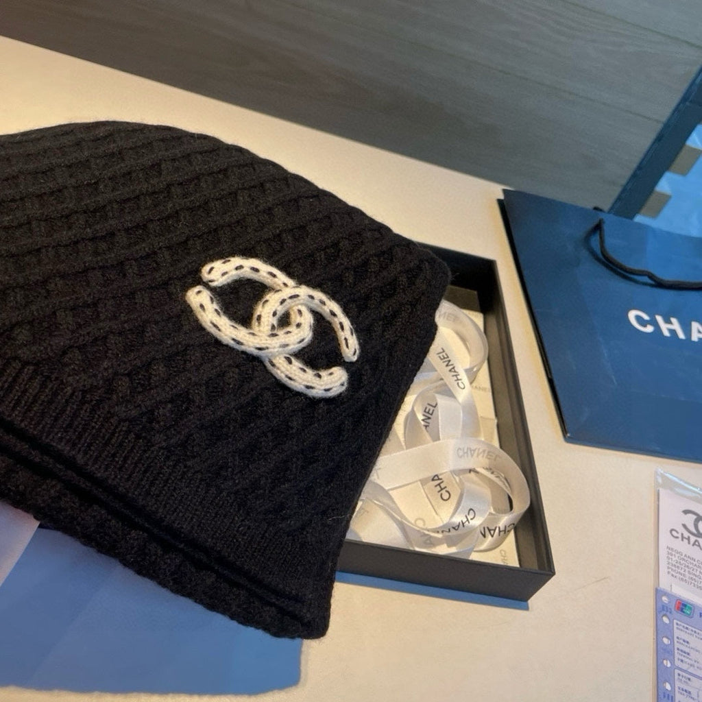 CHANEL SCARF 170 CM IN BLACK CASHMERE WITH WHITE LOGO 401989