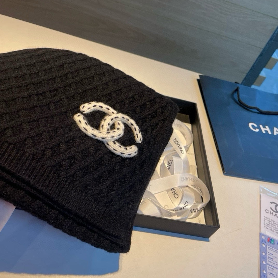 CHANEL SCARF 170 CM IN BLACK CASHMERE WITH WHITE LOGO 401989
