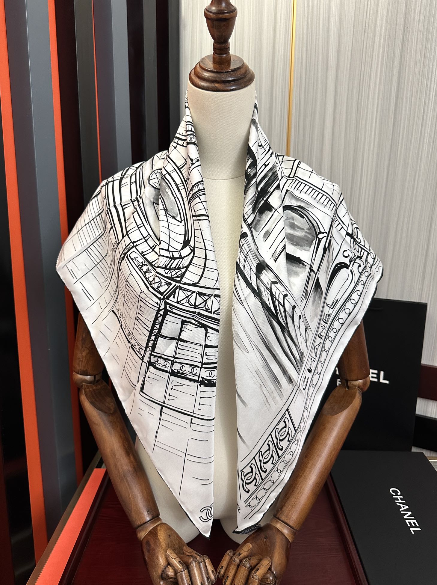 CHANEL 25S SCARF 90 IN SILK 001