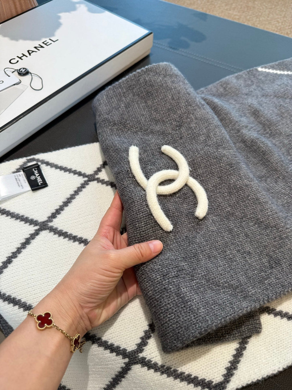 CHANEL 25S SCARF 180 CM IN WOOL CASHMERE 943029