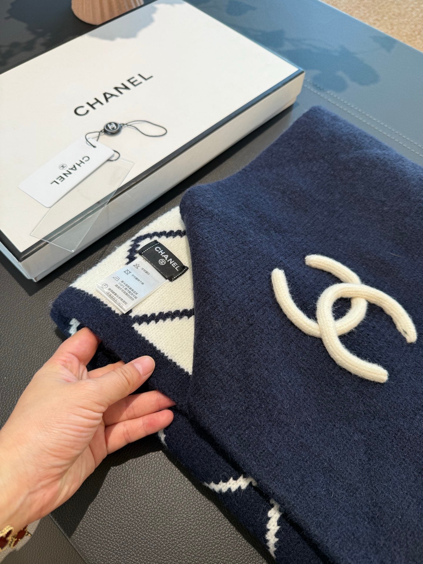 CHANEL 25S SCARF 180 CM IN WOOL CASHMERE 943031