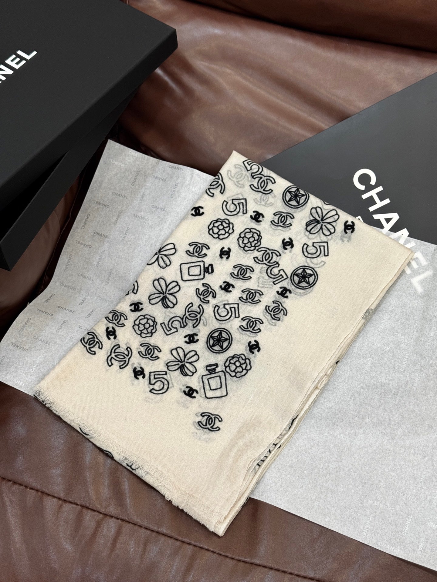 CHANEL 25S SCARF 200 IN CASHMERE 727296