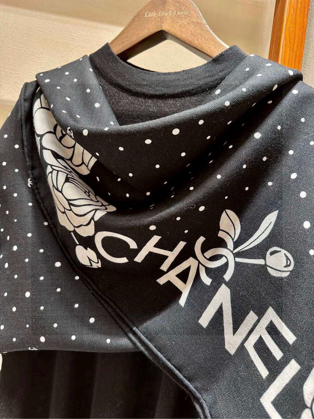 CHANEL 25S SCARF 140 IN SILK 735805