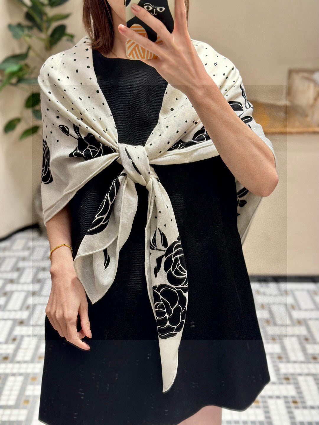 CHANEL 25S SCARF 140 IN SILK 735806