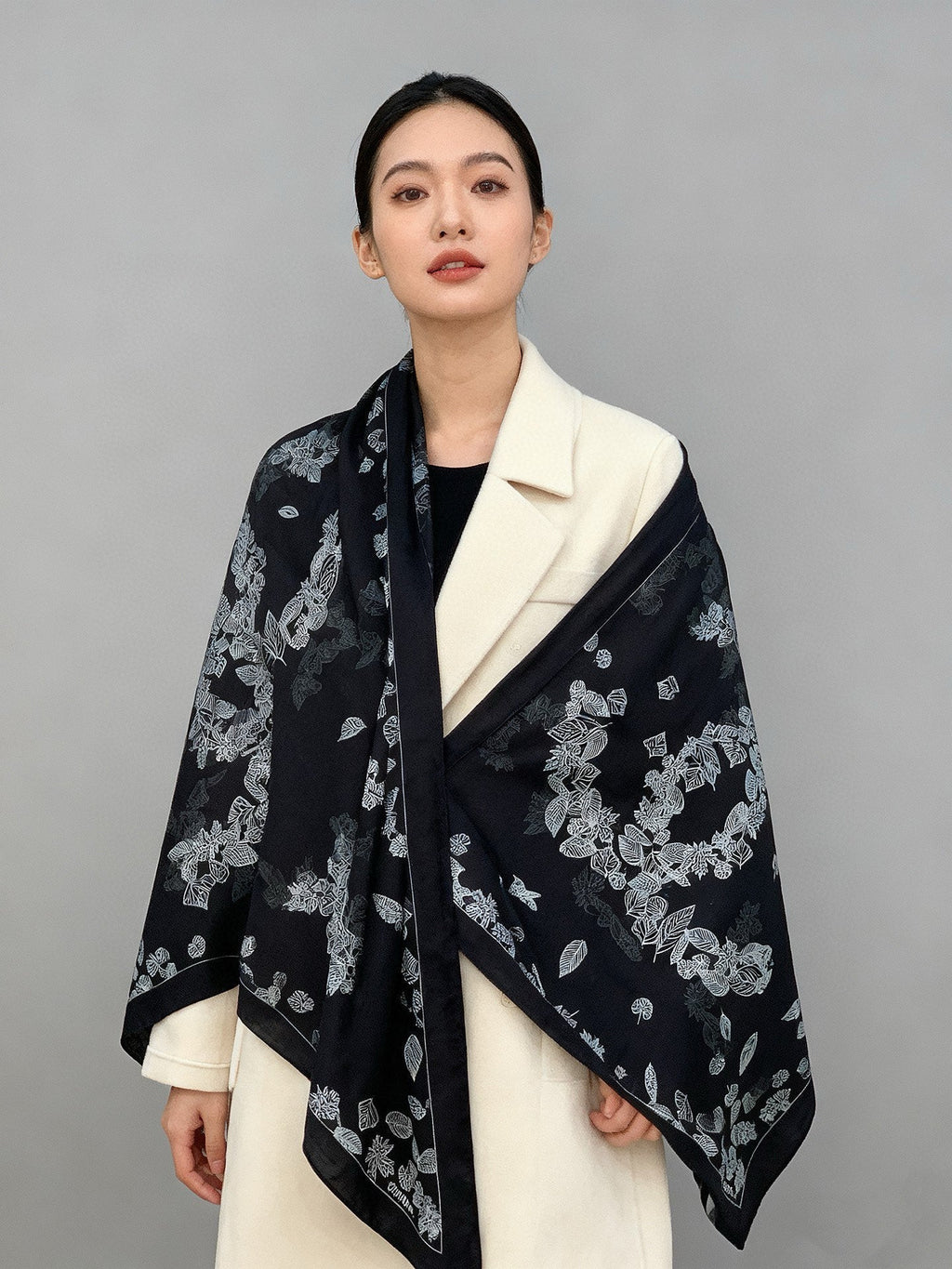 CHANEL 25S SCARF 135 IN CASHMERE 883660