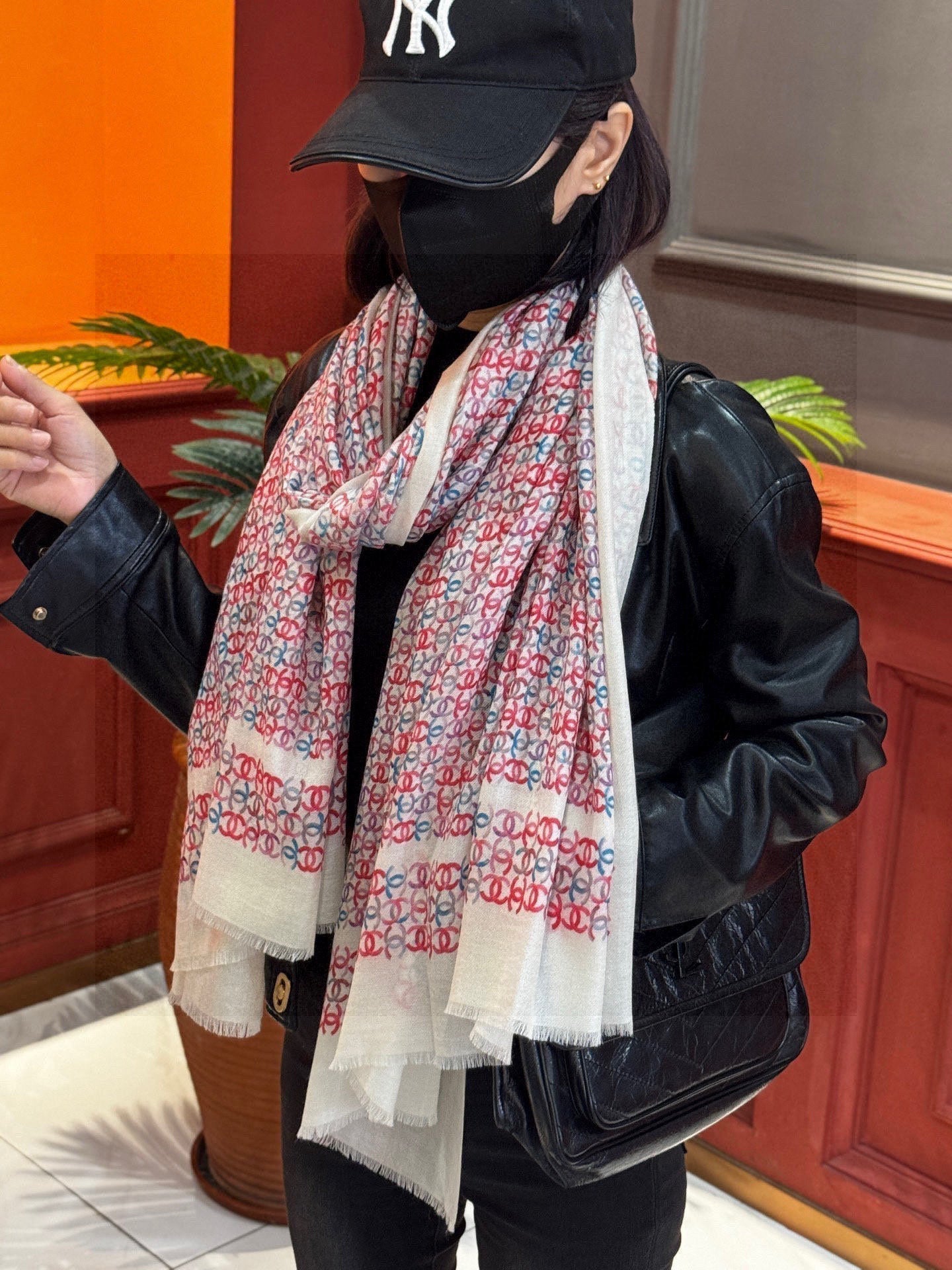CHANEL 25S SCARF 200 IN CASHMERE 931463