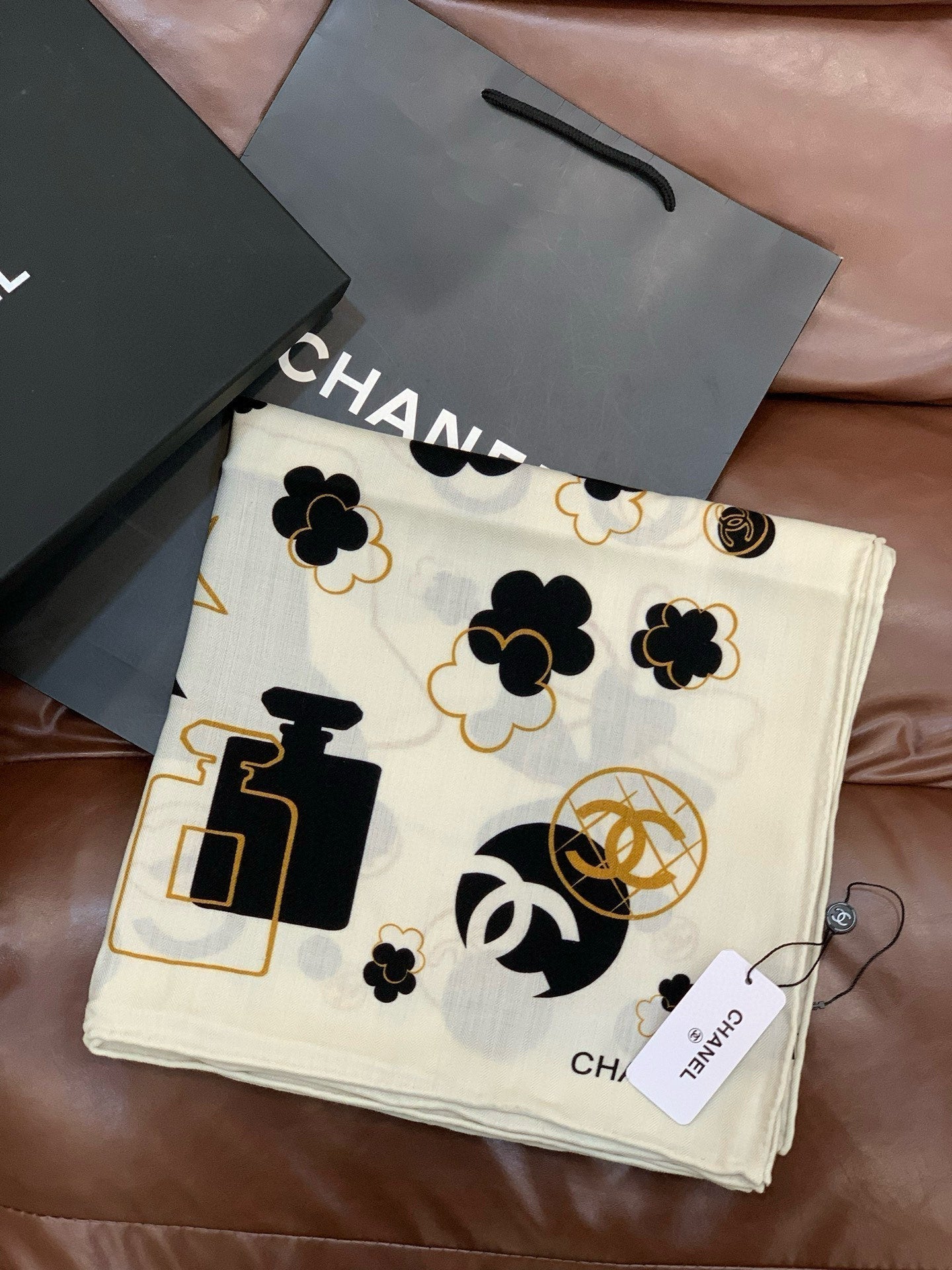 CHANEL 25S SCARF 140 IN SILK AND CASHMERE 932006