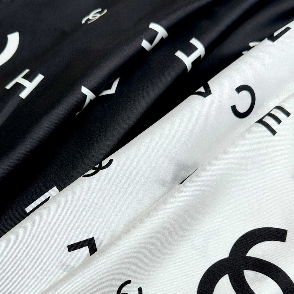CHANEL 25S SCARF 90 IN SILK 991884