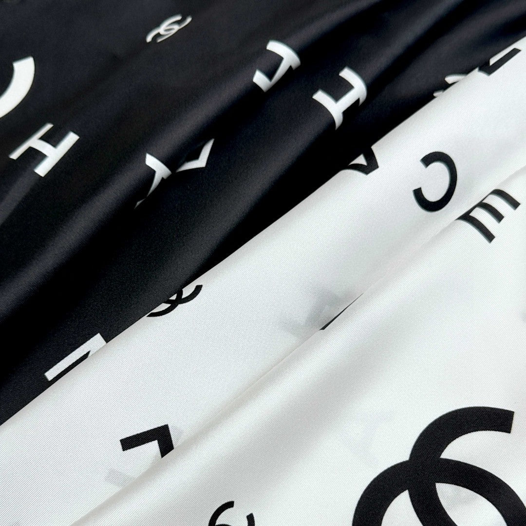 CHANEL 25S SCARF 90 IN SILK 991884