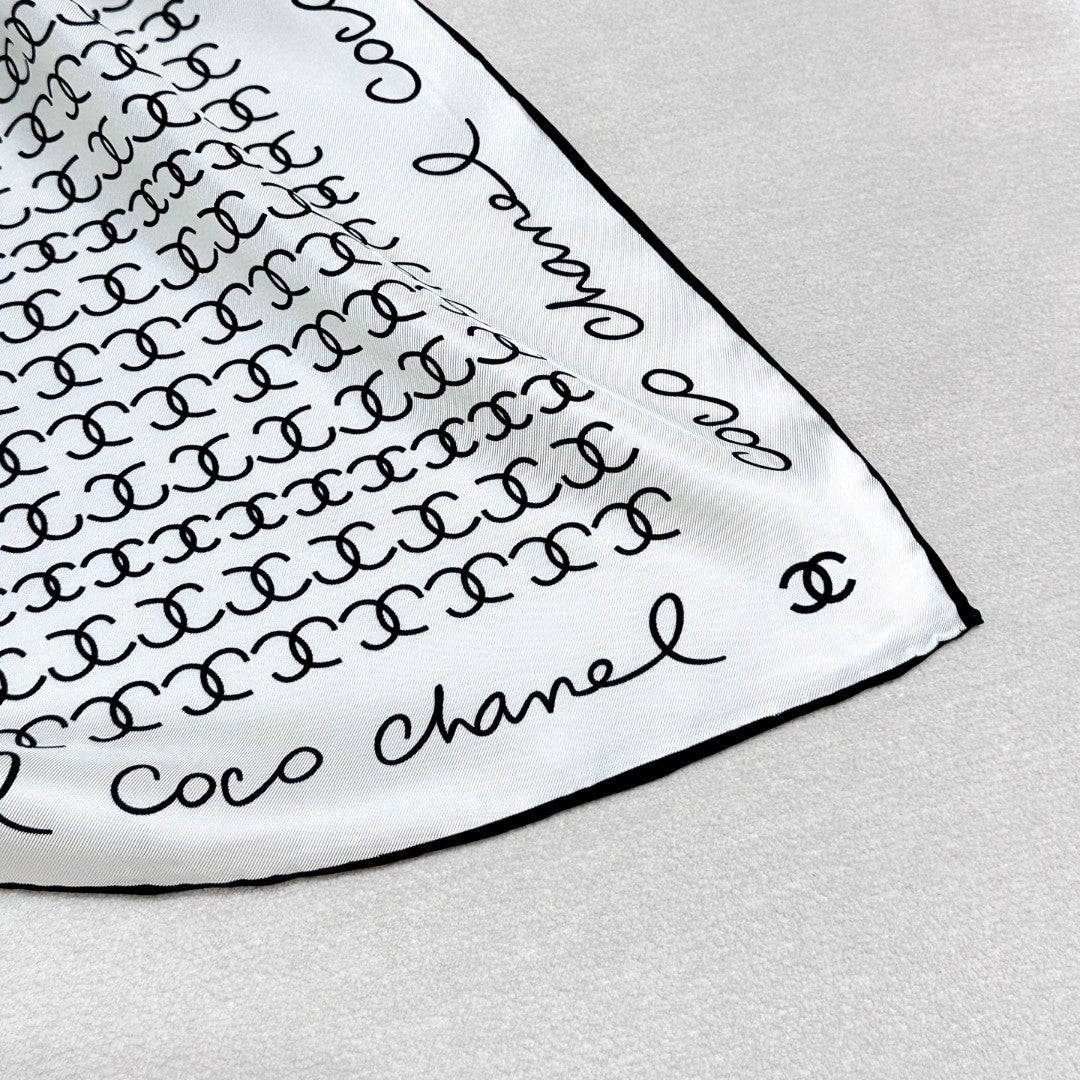 CHANEL 25S SCARF 90 IN SILK 732138