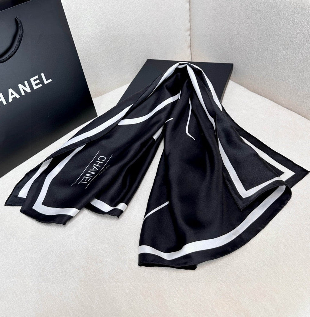 CHANEL 25S SCARF 90 IN SILK 732132