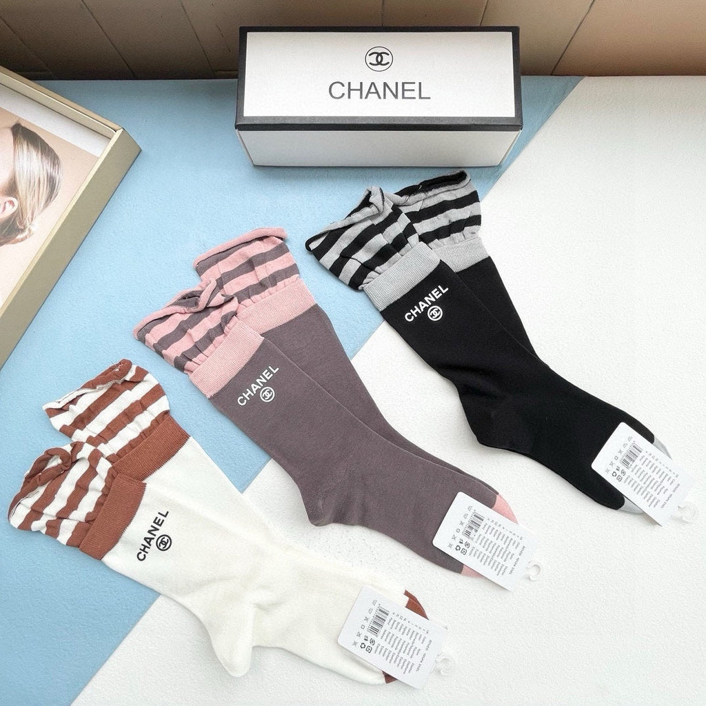 CHANEL CREW SOCKS 425566 ( 1 BOX )
