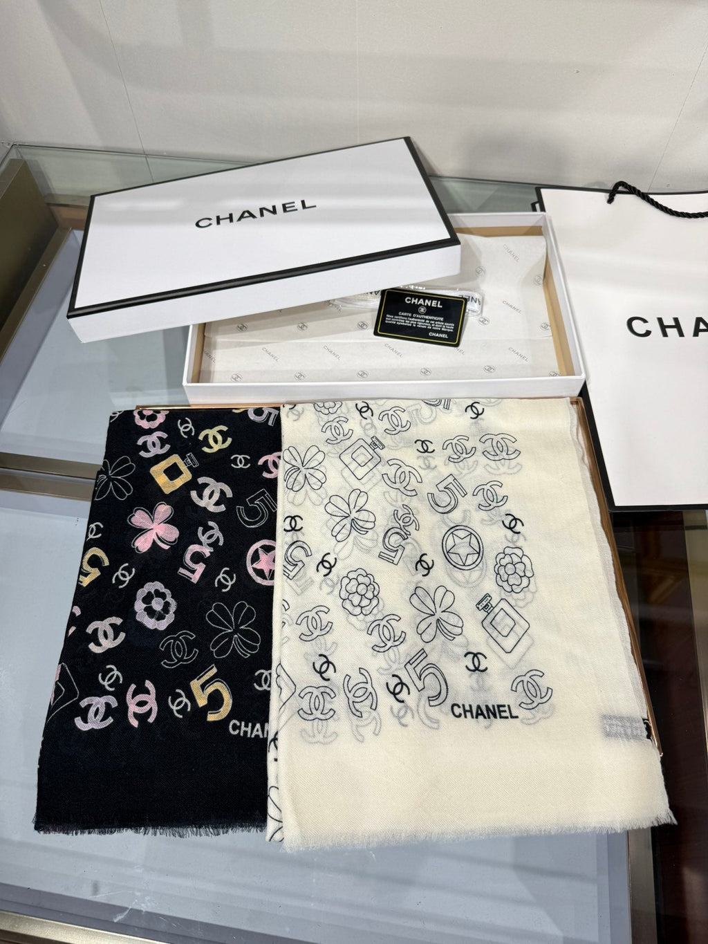 CHANEL 25S SCARF 200 IN CASHMERE 706596