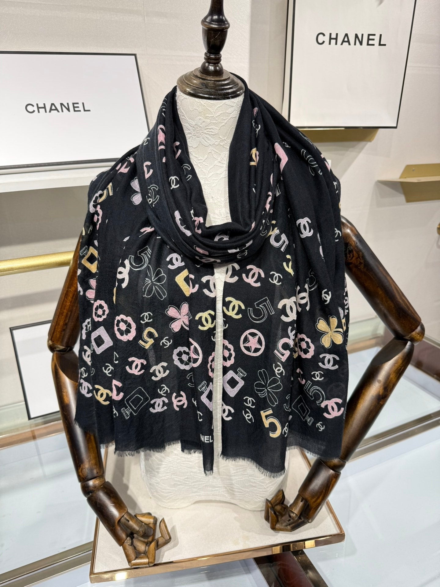 CHANEL 25S SCARF 200 IN CASHMERE 706597
