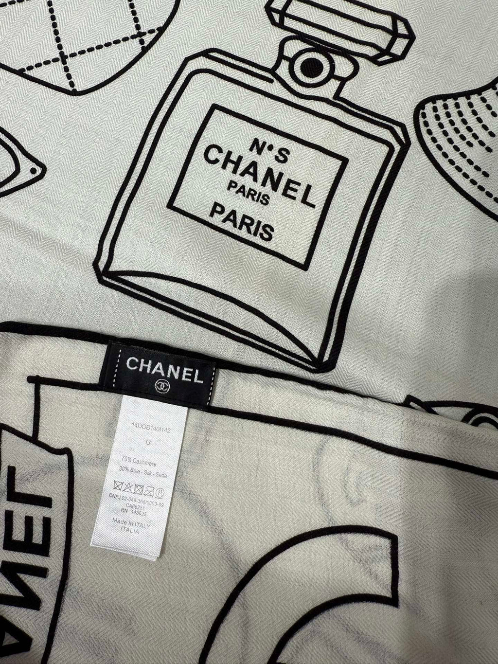 CHANEL 25S SCARF 140 IN SILK 732180