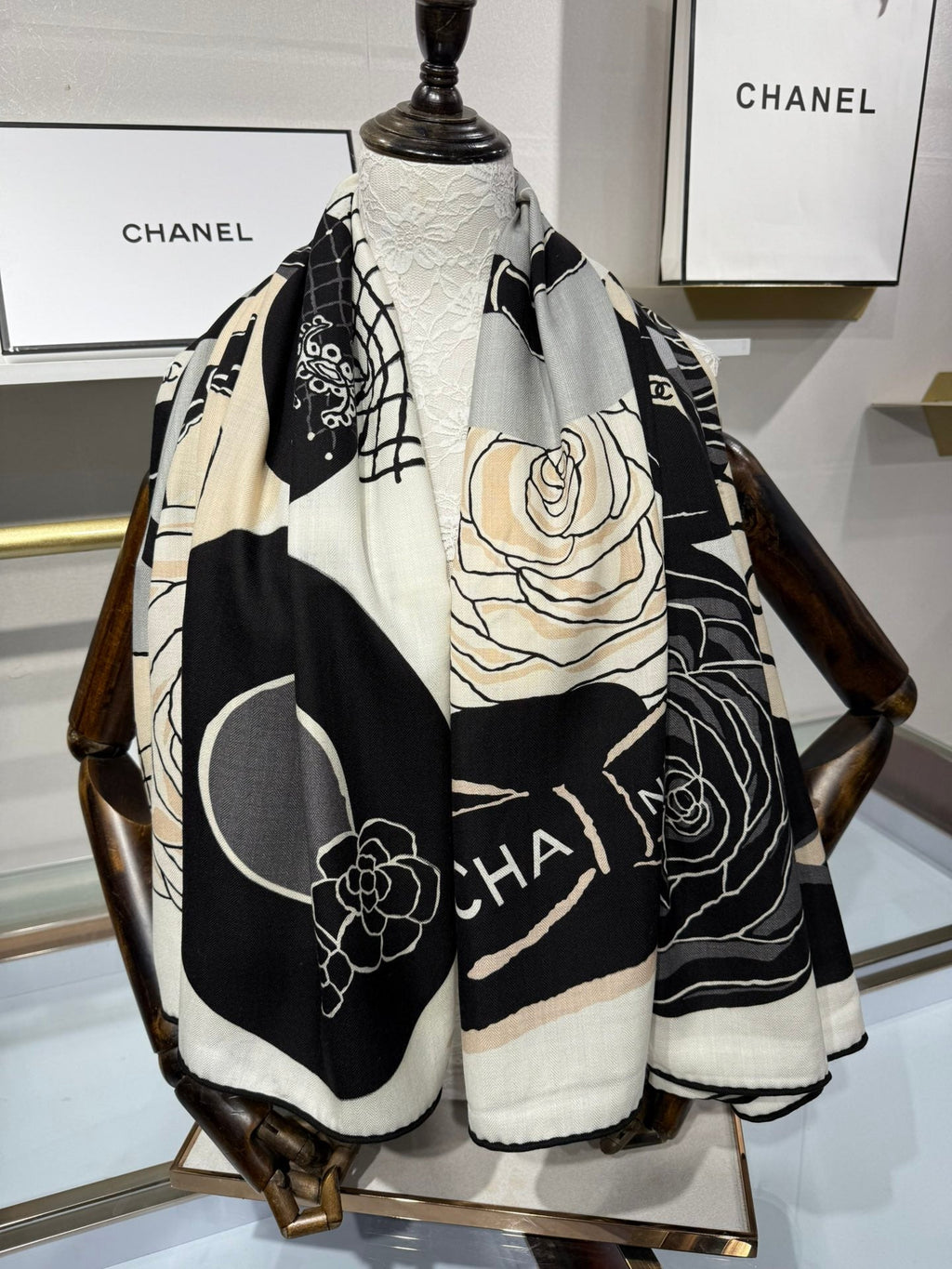 CHANEL 25S SCARF 140 IN SILK 732159