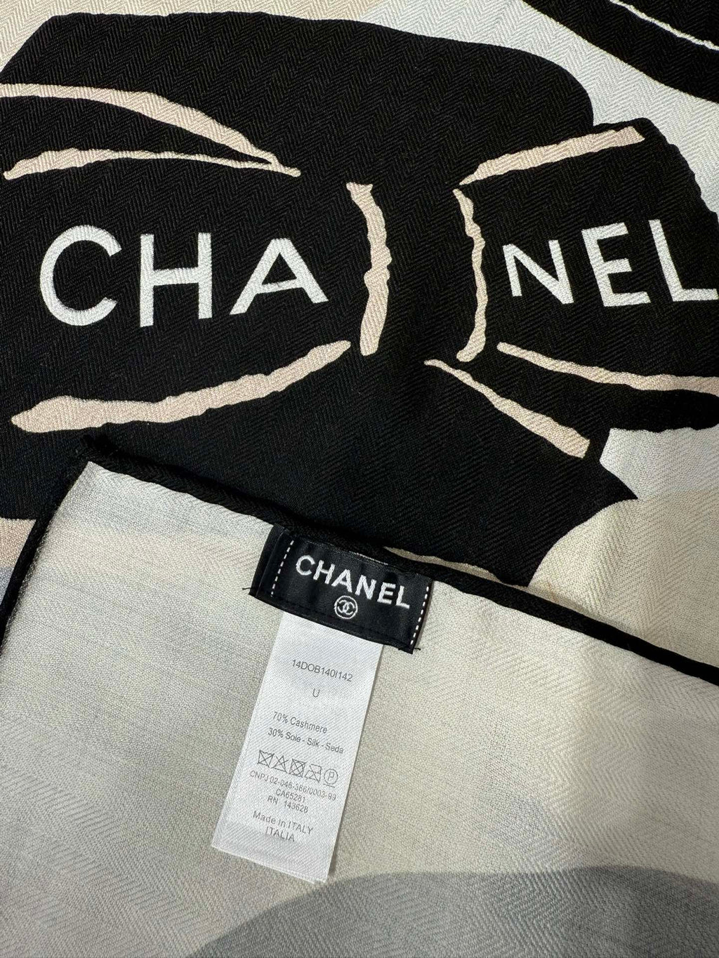 CHANEL 25S SCARF 140 IN SILK 732159
